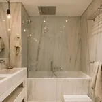 Lubrense - 2 Bedrooms And Terrace In Chiado Apartment Lissabon