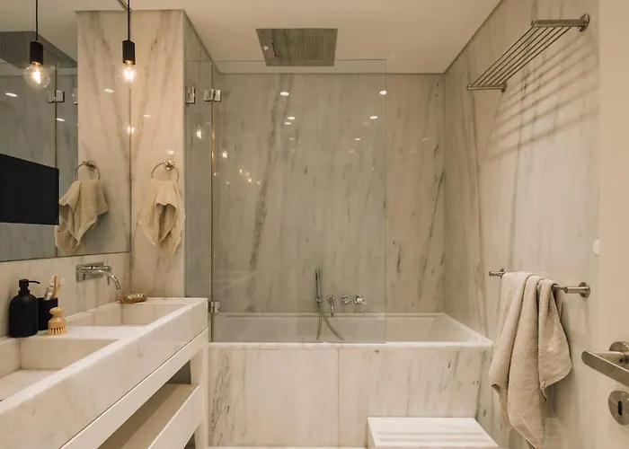 Lubrense - 2 Bedrooms And Terrace In Chiado شقة Lisboa