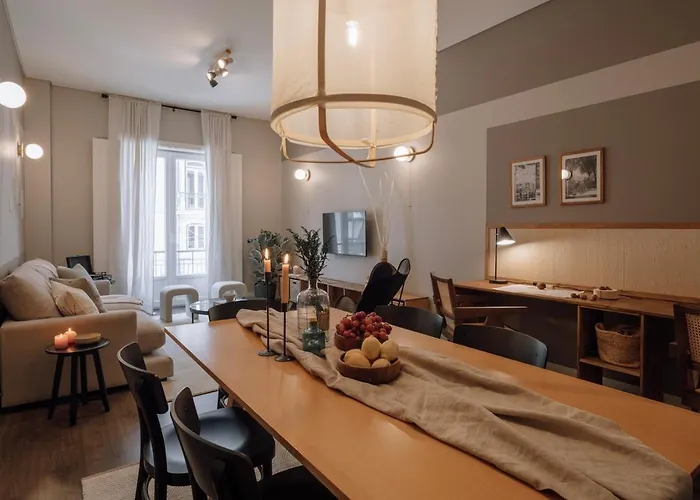 Lubrense - 2 Bedrooms And Terrace In Chiado شقة Lisboa